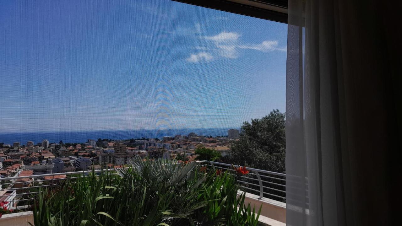 Just Blue Hotel Montesilvano Bagian luar foto